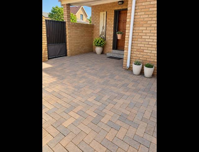 3 BEDROOM APARTMENT FOR SALE IN VAALPARK